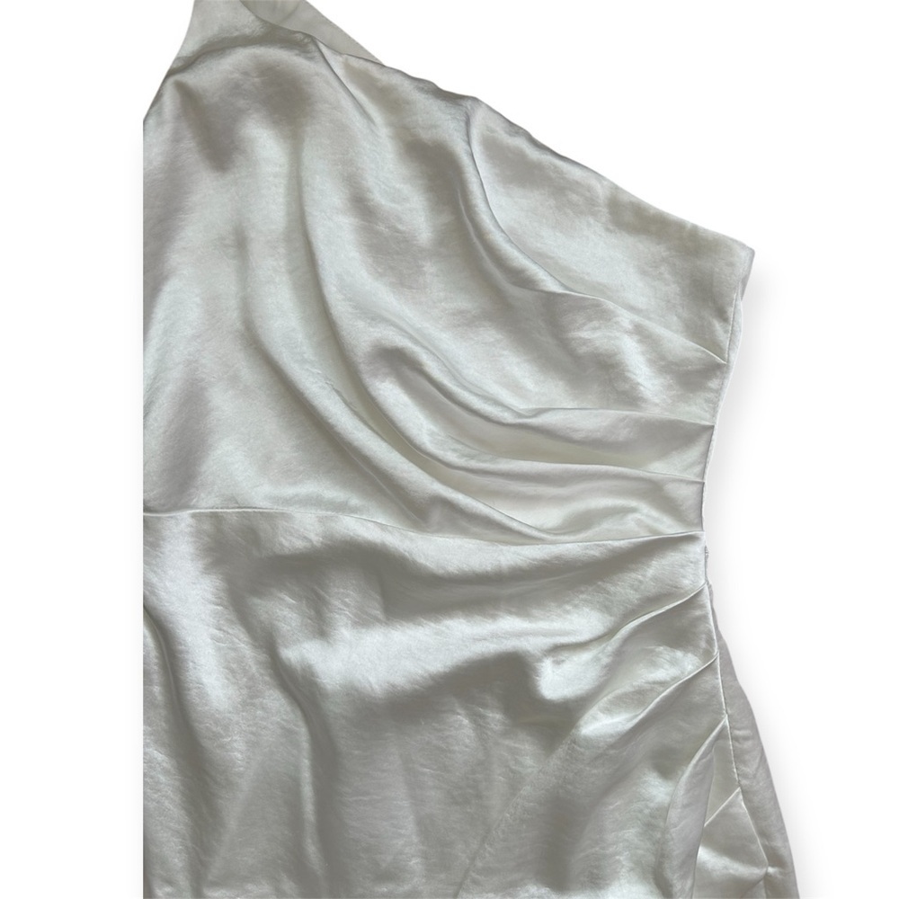 Elliatt Isabelle Dress in Ivory Elegant One-Shoulder Dress women’s size small - Picture 7 of 11